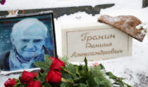 В день 100-летия Даниила Гранина петербуржцы почтили память великого писателя