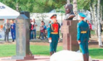 В августе открылся памятник Валерию Чкалову