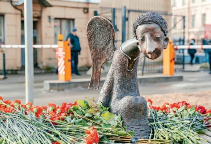 Памятник медикам открыли в Петербурге